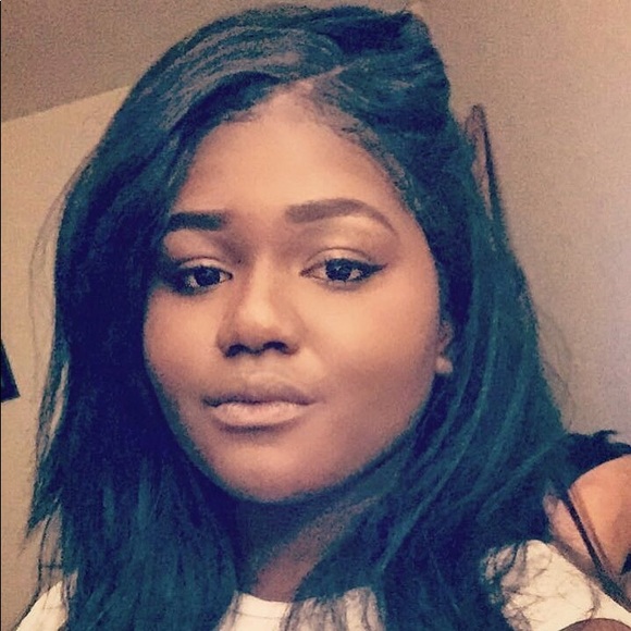 Meet your Posher, Akayla - Picture 2 of 3